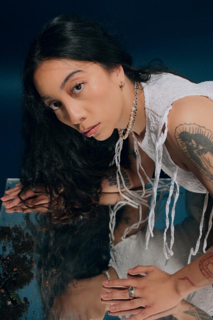 Fotografía: Luis Arturo Rodríguez @luisarturordz Colorista: Luis Arturo Rodríguez @luisarturordz Dirección: Carolina García @carolinaa.gv Dirección adicional: Renata Leyva @renataleyva Producción: María Checa @mariachecaa Styling: Renata Leyva @renataleyva Mua: María Carrera @_marstheplanet Producción ejecutiva: Miranda Lara @mirandaalara